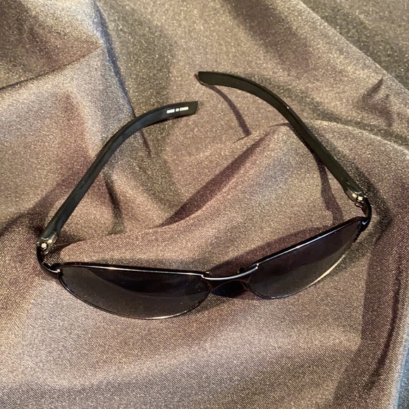 Men’s Black Fashion Sunglasses - Picture 2 of 6